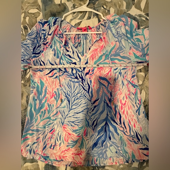 *LIKE NEW* Lilly Pulitzer Coral Print 3/4 Sleeve, Blue and Pink Blouse - Picture 7 of 8